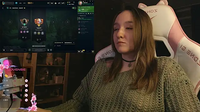 MoonlishSiren online show from November 2025 09:05:02 PM