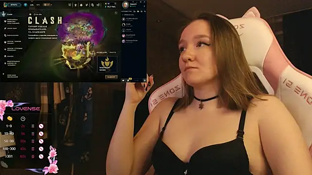 MoonlishSiren online show from December 2025 06:12:02 PM