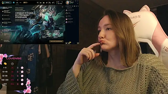 Snapshot of MoonlishSiren chatting on December 2025 09:11:01 PM MoonlishSiren online show from December 2025 09:11:01 PM