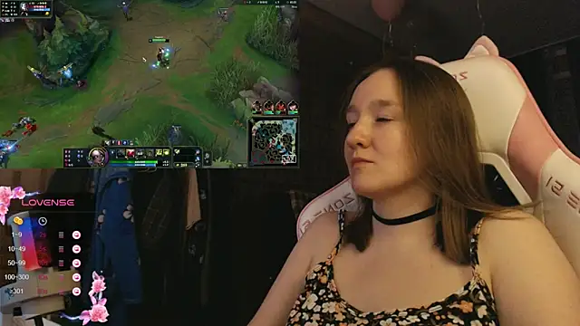 Snapshot of MoonlishSiren chatting on January 2026 09:31:02 PM MoonlishSiren online show from January 2026 09:31:02 PM