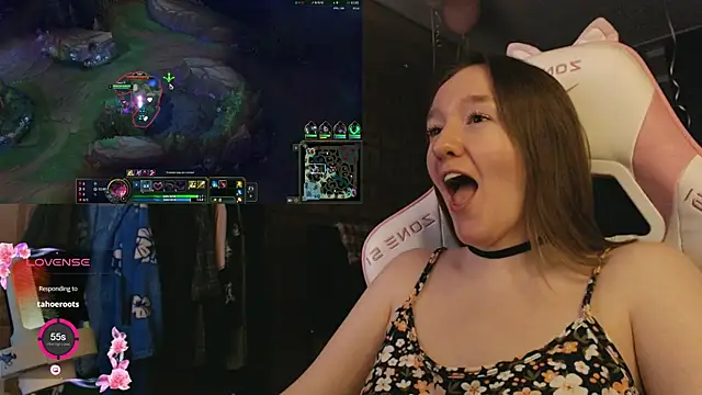 Snapshot of MoonlishSiren chatting on January 2026 06:35:02 PM MoonlishSiren online show from January 2026 06:35:02 PM