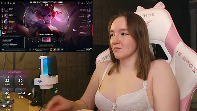 Snapshot of MoonlishSiren chatting on February 2026 08:49:01 PM MoonlishSiren online show from February 2026 08:49:01 PM