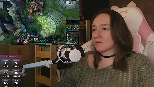 Snapshot of MoonlishSiren chatting on March 2026 07:20:02 PM MoonlishSiren online show from March 2026 07:20:02 PM