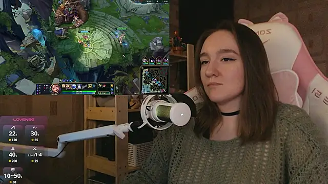 Snapshot of MoonlishSiren chatting on March 2026 07:40:01 PM MoonlishSiren online show from March 2026 07:40:01 PM