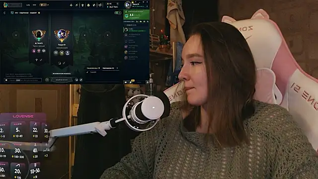 Snapshot of MoonlishSiren chatting on March 2026 08:57:02 PM MoonlishSiren online show from March 2026 08:57:02 PM