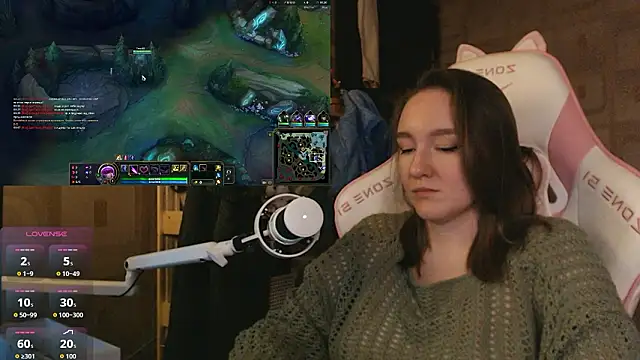 Snapshot of MoonlishSiren chatting on March 2026 08:41:02 PM MoonlishSiren online show from March 2026 08:41:02 PM