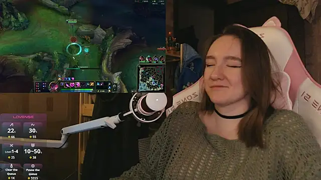 Snapshot of MoonlishSiren chatting on March 2026 09:27:02 PM MoonlishSiren online show from March 2026 09:27:02 PM