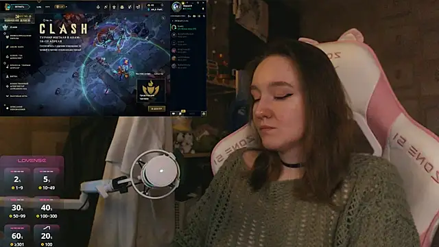 Snapshot of MoonlishSiren chatting on April 2026 09:20:01 PM MoonlishSiren online show from April 2026 09:20:01 PM