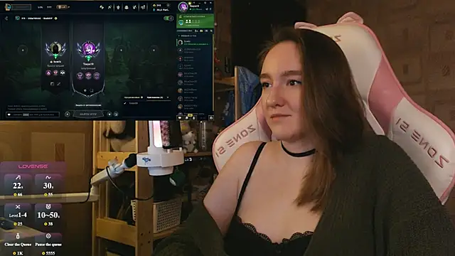 MoonlishSiren online show from June 2026 08:24:01 PM