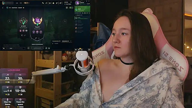 MoonlishSiren online show from July 2026 10:34:01 PM