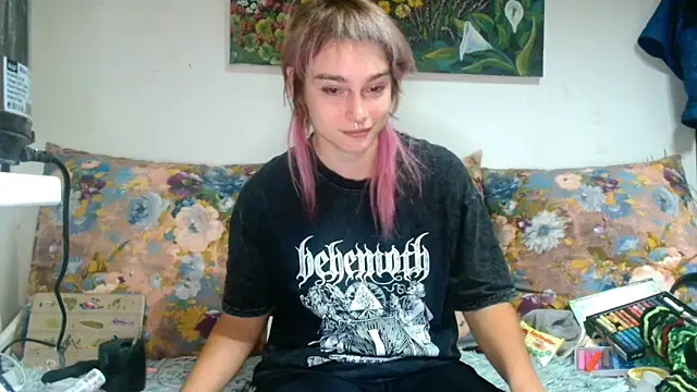 Snapshot of Sophie_Bell chatting on October 2025 05:13:01 PM Sophie Bell online show from October 2025 05:13:01 PM