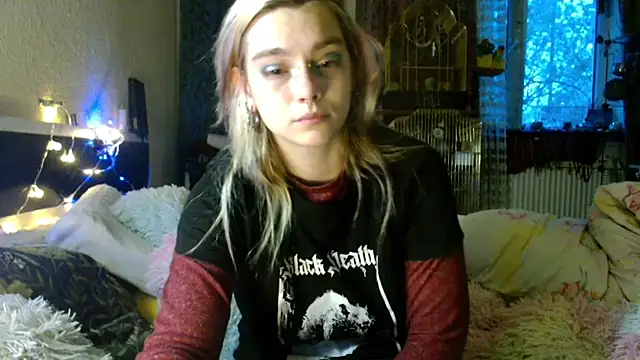Snapshot of Sophie_Bell chatting on April 2026 05:06:02 PM Sophie Bell online show from April 2026 05:06:02 PM