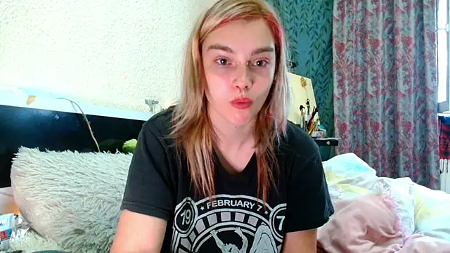 Sophie Bell online show from May 2026 03:17:01 PM