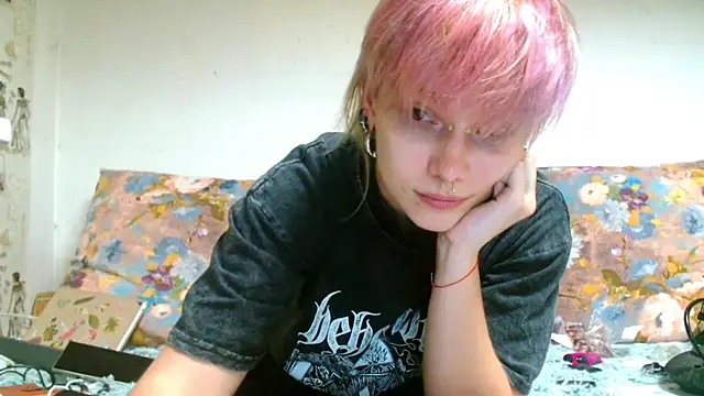 Snapshot of Sophie_Bell chatting on June 2026 12:19:01 AM Sophie Bell online show from June 2026 12:19:01 AM