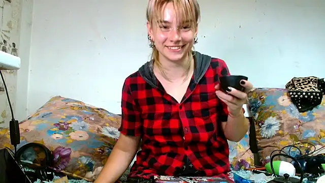 Snapshot of Sophie_Bell chatting on June 2026 05:23:01 PM Sophie Bell online show from June 2026 05:23:01 PM