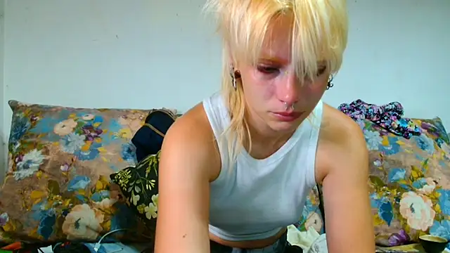 Snapshot of Sophie_Bell chatting on August 2026 08:25:02 PM Sophie Bell online show from August 2026 08:25:02 PM
