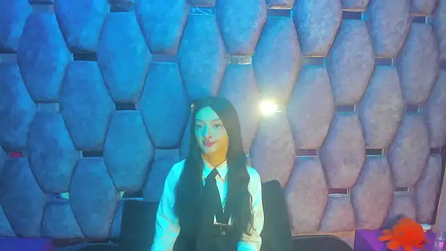 Aurora 18 online show from September 2025 02:00:02 PM