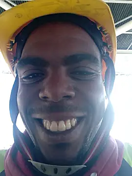 Snapshot of blackman933z chatting on October 2025 09:33:01 AM blackman933z online show from October 2025 09:33:01 AM