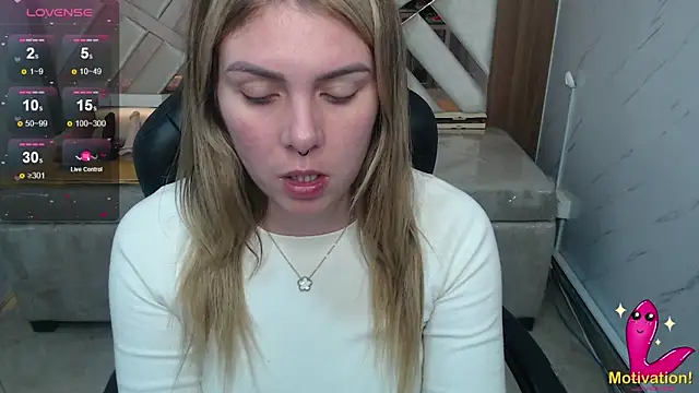 Snapshot of Paula_b_ chatting on June 2026 12:53:02 PM Paula b online show from June 2026 12:53:02 PM