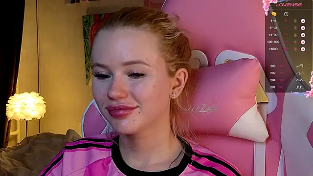 LexieLoree online show from December 2024 06:18:02 PM