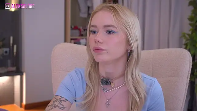 LexieLoree online show from April 2026 02:33:01 AM