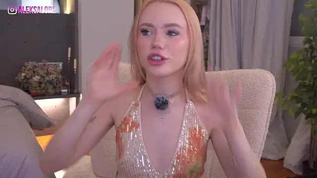 Snapshot of LexieLoree chatting on July 2026 03:08:02 AM LexieLoree online show from July 2026 03:08:02 AM