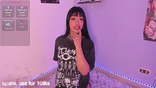 Snapshot of Akari1_Mischief chatting on September 2025 01:11:01 AM Akari1 Mischief online show from September 2025 01:11:01 AM