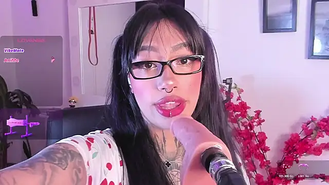 Snapshot of Akari1_Mischief chatting on April 2026 04:04:02 AM Akari1 Mischief online show from April 2026 04:04:02 AM