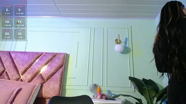 Snapshot of Layna_cold chatting on November 2025 12:29:02 PM Layna cold online show from November 2025 12:29:02 PM