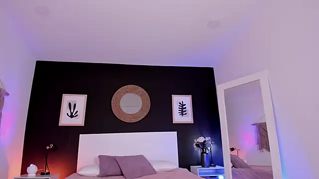 VioletPaket online show from September 2025 11:43:02 AM