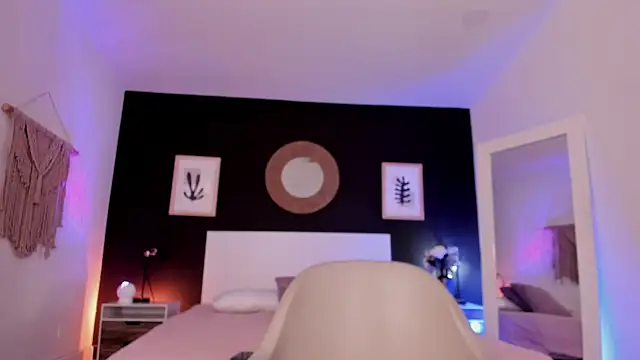 VioletPaket online show from September 2025 11:32:02 AM