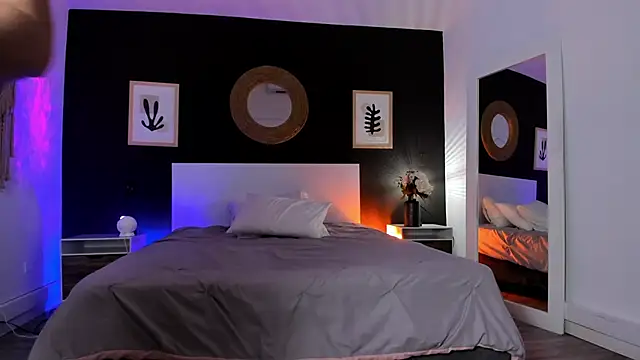 VioletPaket online show from September 2025 11:47:01 AM