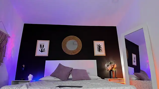 VioletPaket online show from November 2025 11:54:01 AM