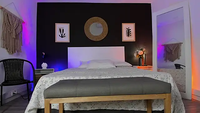 VioletPaket online show from November 2025 02:17:02 PM