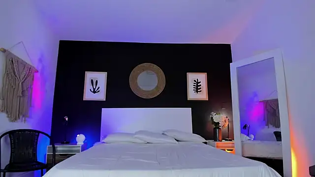 VioletPaket online show from November 2025 01:37:02 PM