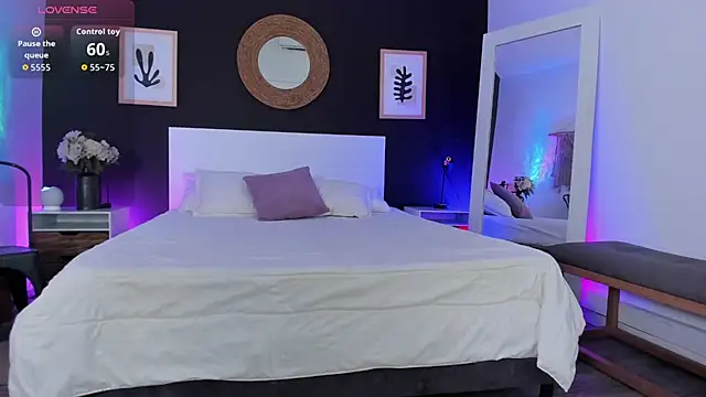 VioletPaket online show from February 2026 12:12:01 PM