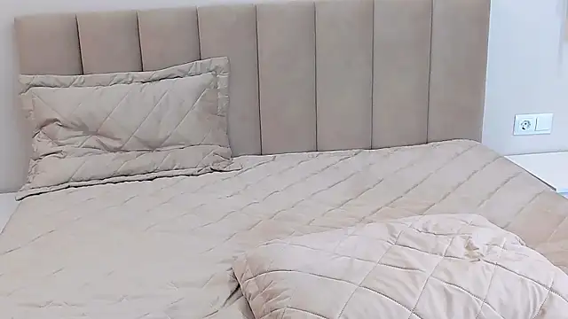 Snapshot of lulu_wolf chatting on April 2026 02:51:02 AM lulu wolf online show from April 2026 02:51:02 AM