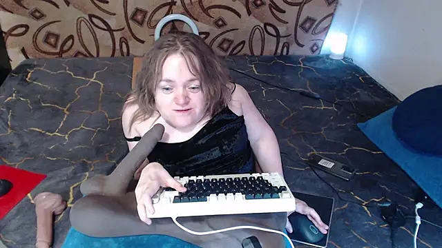 Snapshot of MiniNatalie chatting on March 2025 11:00:01 AM MiniNatalie online show from March 2025 11:00:01 AM