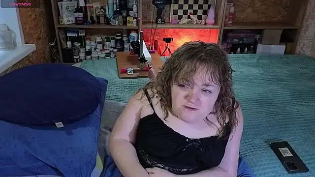 Snapshot of MiniNatalie chatting on November 2025 02:01:02 AM MiniNatalie online show from November 2025 02:01:02 AM