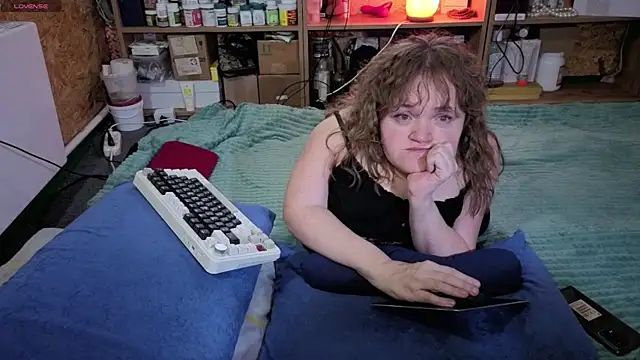 Snapshot of MiniNatalie chatting on November 2025 06:23:01 AM MiniNatalie online show from November 2025 06:23:01 AM