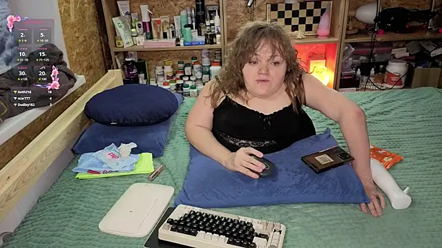 Snapshot of MiniNatalie chatting on December 2025 04:23:01 PM MiniNatalie online show from December 2025 04:23:01 PM