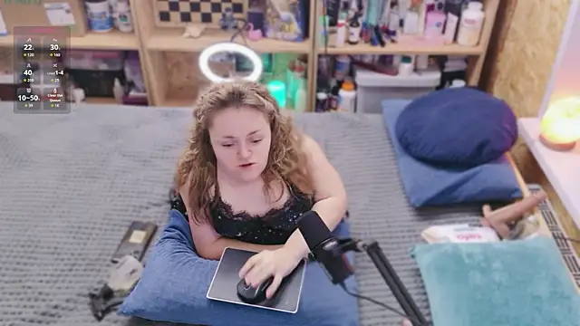 Snapshot of MiniNatalie chatting on April 2026 02:30:01 PM MiniNatalie online show from April 2026 02:30:01 PM