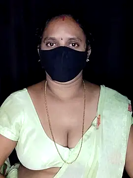 Snapshot of vintage-vibs chatting on October 2025 05:45:02 PM vintage-vibs online show from October 2025 05:45:02 PM