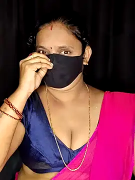 Snapshot of vintage-vibs chatting on October 2025 05:25:02 PM vintage-vibs online show from October 2025 05:25:02 PM