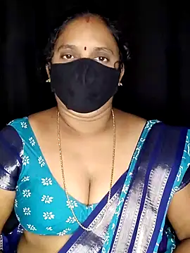 Snapshot of vintage-vibs chatting on November 2025 05:35:01 PM vintage-vibs online show from November 2025 05:35:01 PM