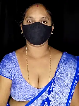 Snapshot of vintage-vibs chatting on November 2025 05:45:02 PM vintage-vibs online show from November 2025 05:45:02 PM