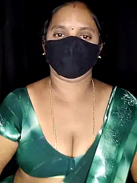 Snapshot of vintage-vibs chatting on November 2025 05:34:01 PM vintage-vibs online show from November 2025 05:34:01 PM