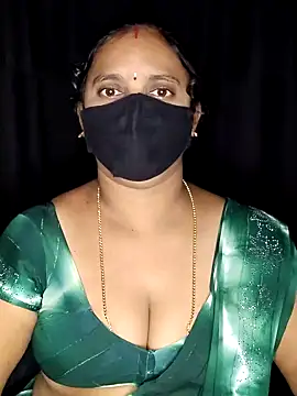 Snapshot of vintage-vibs chatting on November 2025 05:57:01 PM vintage-vibs online show from November 2025 05:57:01 PM