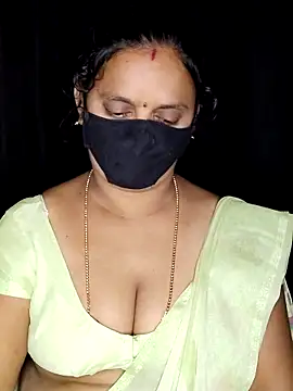 Snapshot of vintage-vibs chatting on November 2025 08:46:02 PM vintage-vibs online show from November 2025 08:46:02 PM