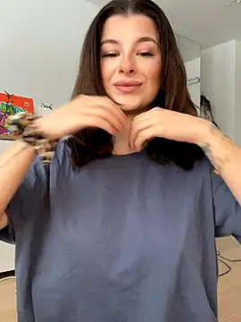 Mia-Minou online show from January 2026 11:03:02 AM